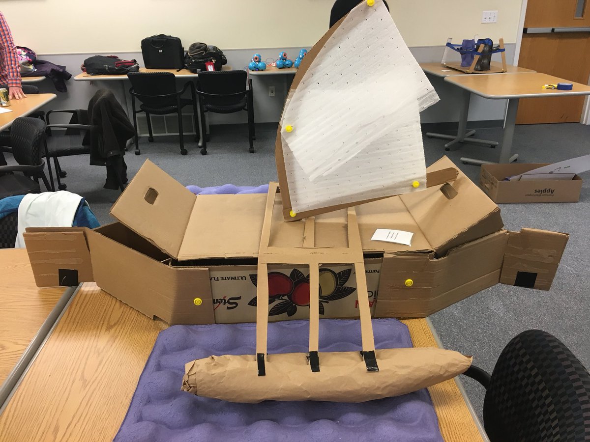 TBAISDTechTalk's tweet image. More #cmakers making with cardboard