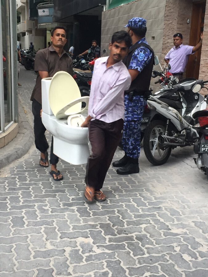 Ahmed_Fairoox's tweet photo. Libunu intel report akaa gulhigen, Sarukaaru vattaalan ulhumaa behey Heki @PoliceMv  hoadhai. https://t.co/HcXdXd9yxG