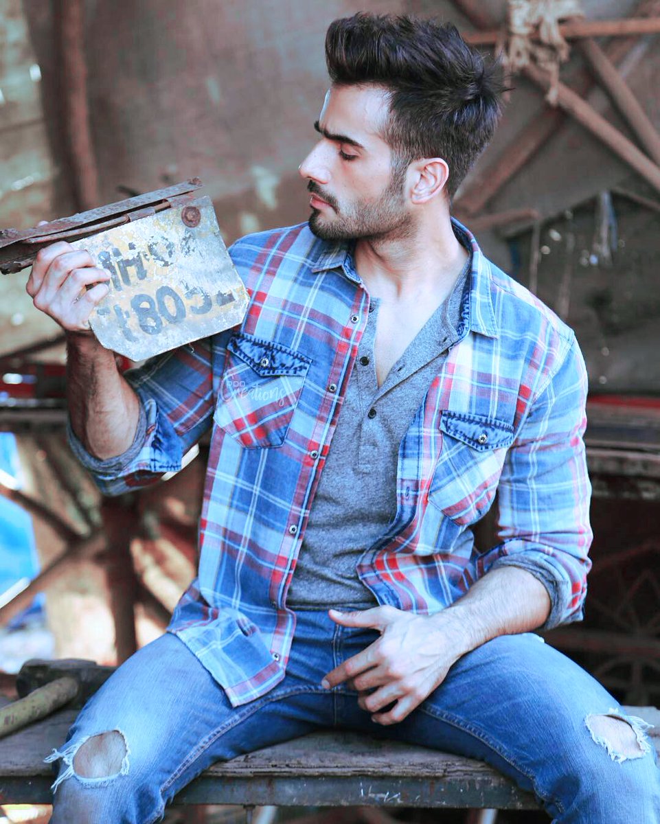 PooCreations's tweet photo. The most dashing @karantacker!!!😍😍😍 #ForProfilePicture https://t.co/psQWUtNsbi