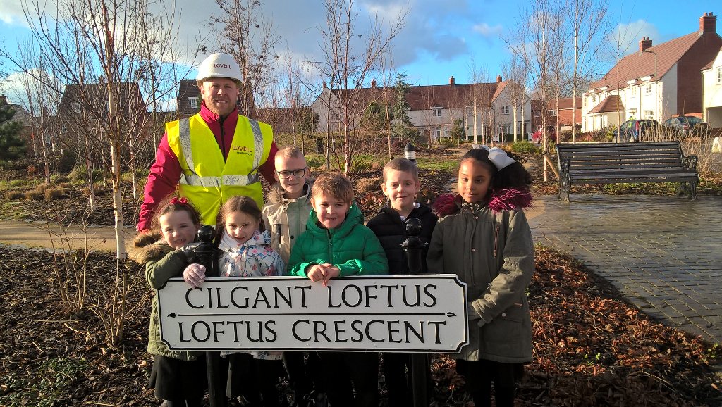 bernie_vickery's tweet photo. @Lovell_UK Loftus Gardens @poblgroup  105 primary school pupils from st Andrews school visit  site. So well behaved https://t.co/eI2dgxN1it