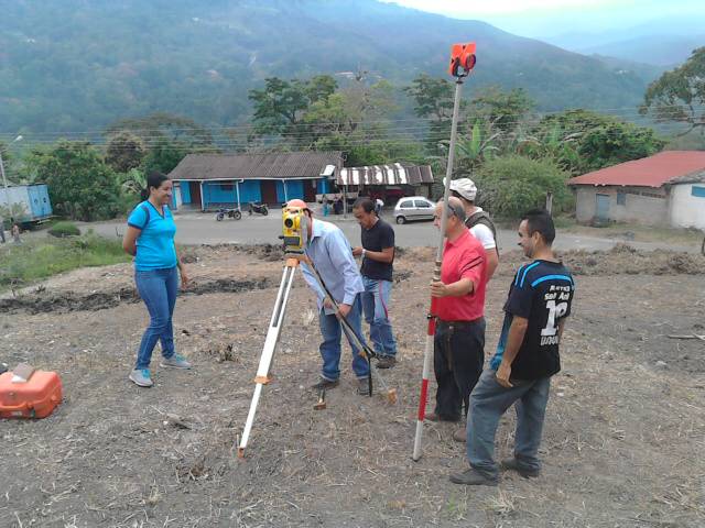 Ebpabloeo's tweet photo. Delimitacion area de construccion U.E.Nacional Pablo Emilio Ortiz Santa Anita Edo. Tachira. FEDE San Cristobal Ing. Miguel Perez Gracias.. Gracias Ministro Elias Jaua. Mil gracias Presidente Maduro. @ContactoFede @JauaMiranda @ZonaEducativa @DPresidencia https://t.co/bnMt4PJl1f