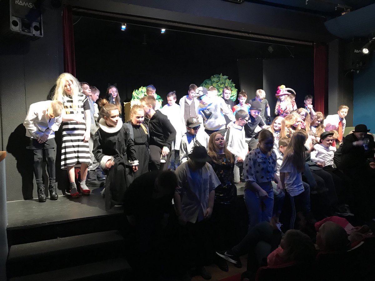 Allt á fullu á árshátíð miðstigs <a href="/arskoli/">Árskóli Sauðárkróki</a>