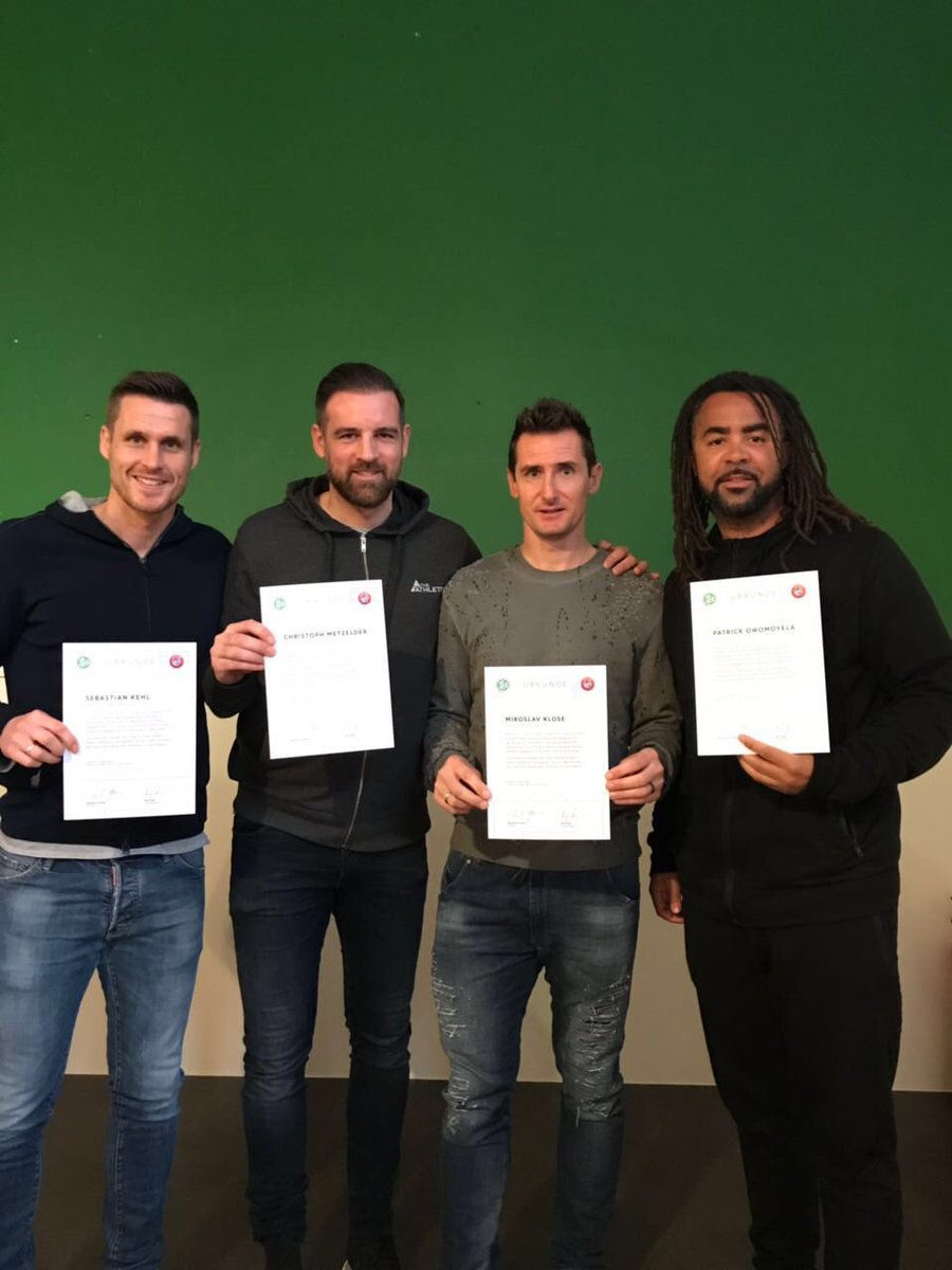 Geschafft! Ich habe meine Trainer A-Lizenz in der Tasche und freue mich riesig auf die kommenden Aufgabend. Glückwunsch auch an meine Mit-Absolventen @CMetzelder, Miro, <a href="/RealOwo/">Patrick Owomoyela</a> und den Rest - es hat mir Spaß gemacht. #DFB #Ausbildung