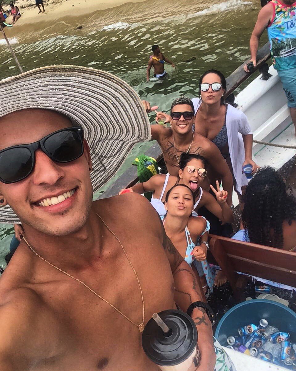 tmjklebin33's tweet photo. Se meus amigos não fossem loucos iguais a mim, não seriam meus amigos, já tô com saudades e já quero o próximo amo vocês!
#qdiacomvcs #replaypf #TETTOUR #summerbeach #carnafoliaabordo 🏖🎉🐺🍺😎.. https://t.co/Nr0DzSG7OC