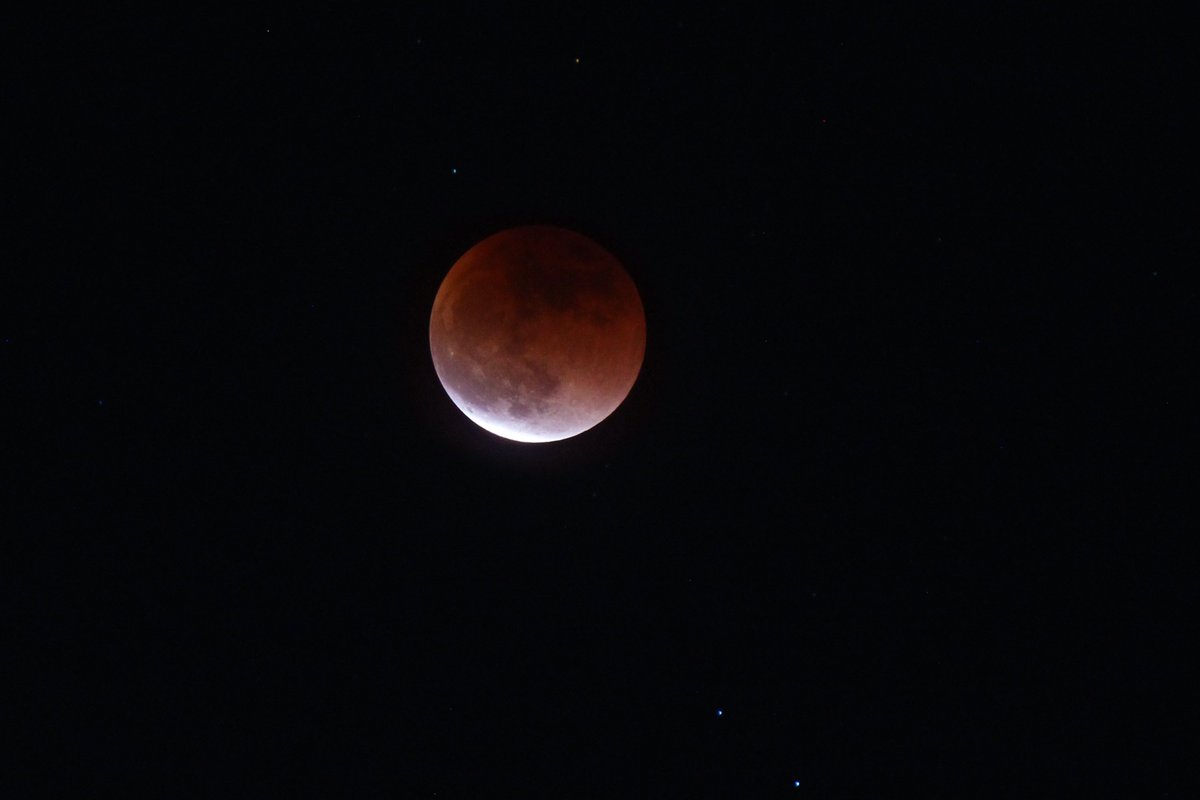 1 31の皆既月食 各地で撮られた写真を集めてみた 幻想的な一瞬から動きがわかるタイムラプス撮影まで Togetter