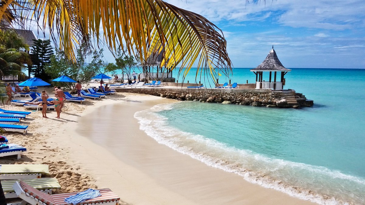 SeaGardenJa's tweet photo. Come and #warmup on a #private #caribbean #beach and #escape to #Paradise.  Book now https://t.co/6JiWCT8qYE or call (844) 742-7778 for up to 45% off. https://t.co/oFecAC0lQe