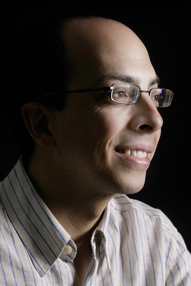 ...y el ganador del #PremioAlfaguara2018 es Jorge Volpi - <a href="/jvolpi/">Jorge Volpi</a> - por "Una novela criminal" ¡Enhorabuena!