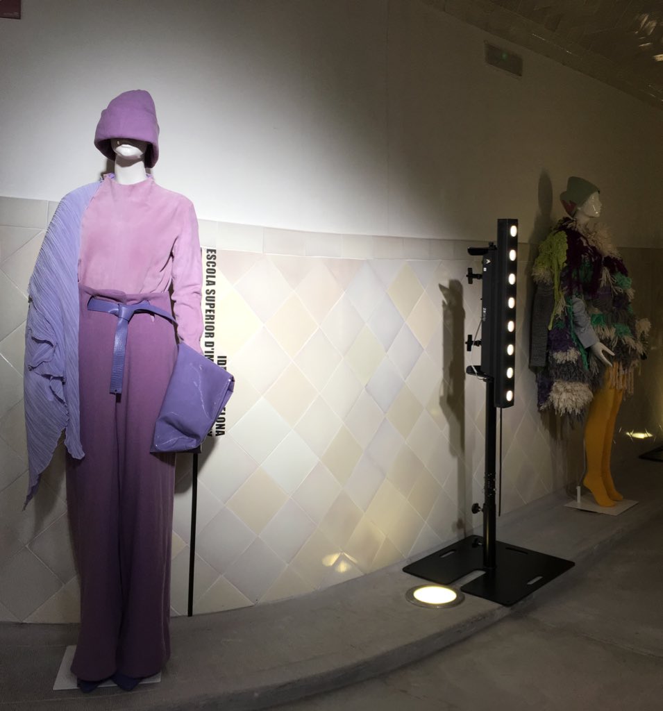 No us perdeu les tesines de les escoles de disseny i moda a la Open Àrea del <a href="/080_bcn_fashion/">080 Bcn Fashion</a> amb <a href="/ESDi_Barcelona/">ESDI ESCOLA SUPERIOR DE DISSENY</a> <a href="/lci_barcelona/">LCI Barcelona</a> <a href="/IdepBarcelona/">Idep Barcelona</a> Escola de la Dona <a href="/InCatModaBCN/">InCatModaBCN</a> <a href="/iedbarcelona/">IED Barcelona - Istituto Europeo di Design</a> @Escola_Llotja <a href="/Bau_bcn/">BAU, Centre Universitari d'Arts i Disseny</a> i <a href="/escolailla/">Escola Illa d'Art i Disseny</a>