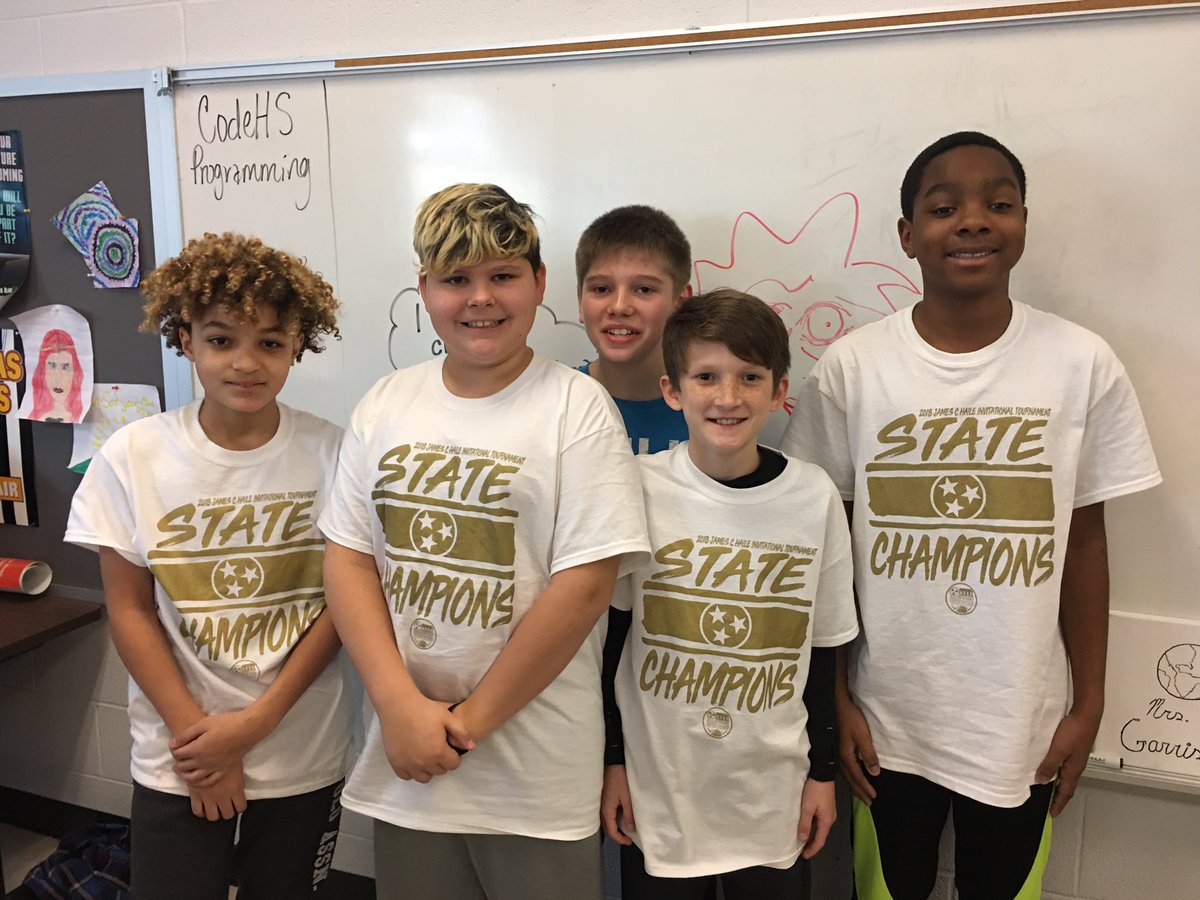 cgarrison5526's tweet image. #prescottpride when you have State Champion BB players first thing in the am for #psmsProgramming! @PSMSBulldogs @CodeHS @PCSSTN #statechamps #gobulldogs