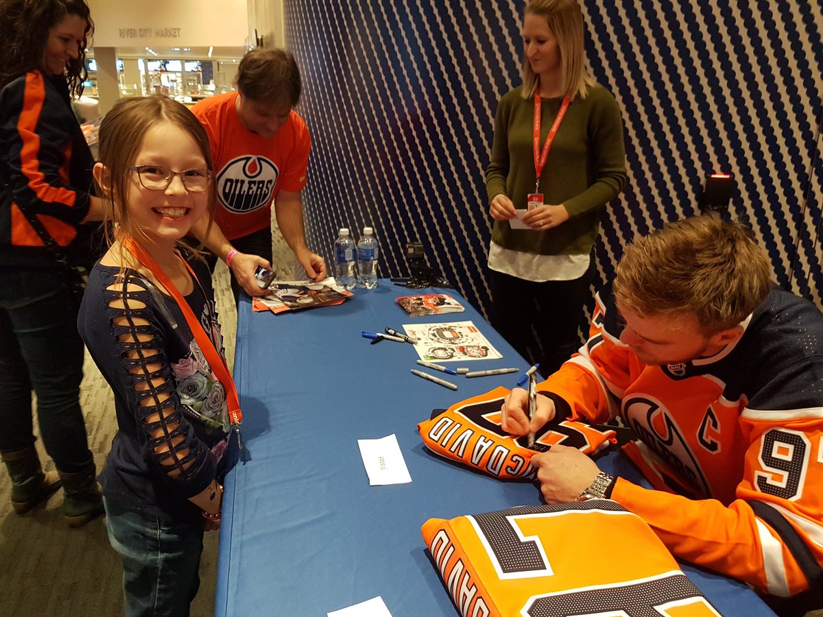 abailey62183's tweet image. Thank you @cmcdavid97 @EdmontonOilers you made this little girls night. #oilersfanforlife