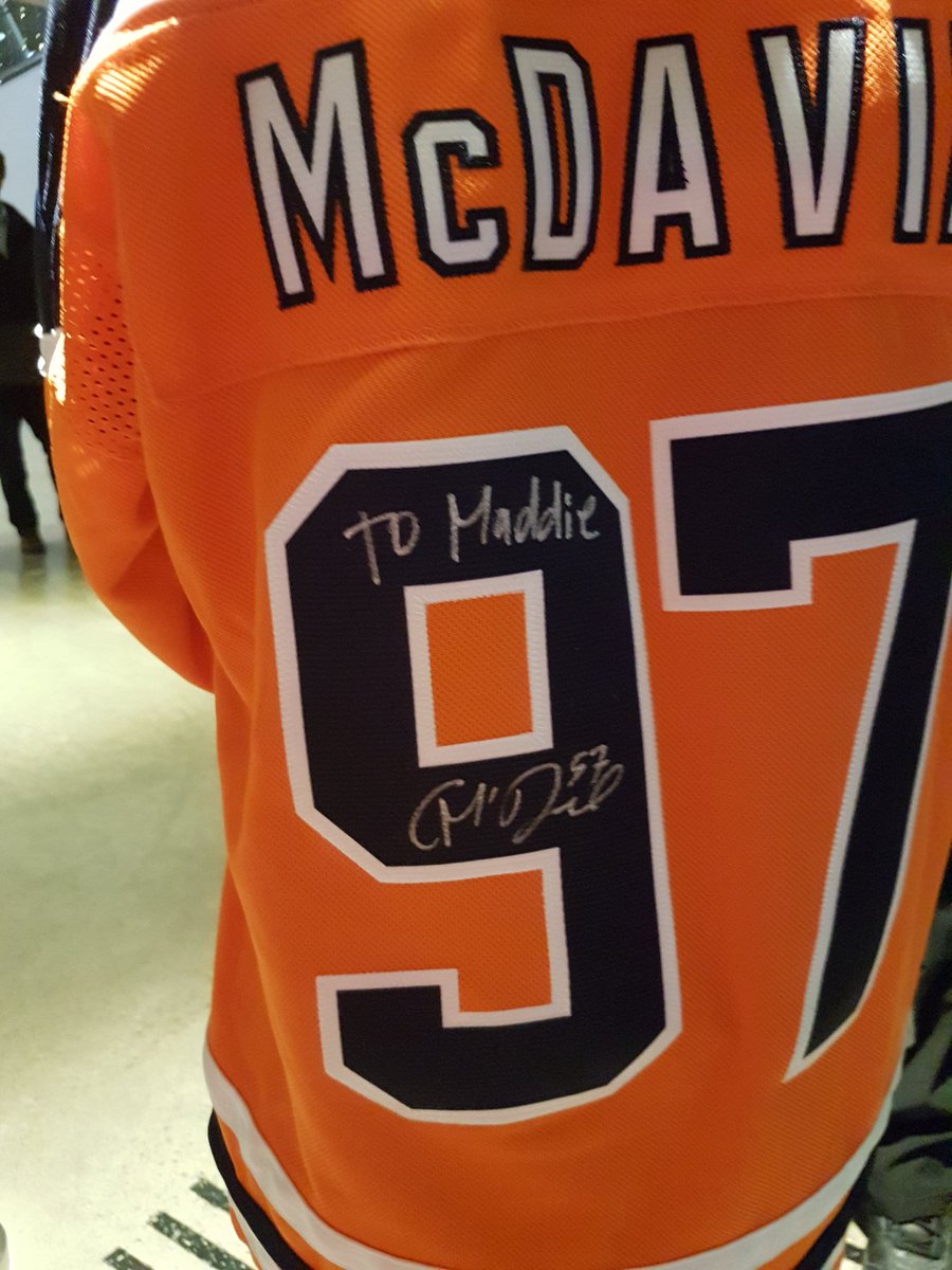 abailey62183's tweet image. Thank you @cmcdavid97 @EdmontonOilers you made this little girls night. #oilersfanforlife