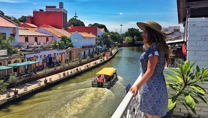 Twee van onze collega’s van <a href="/333travel/">333travel</a> hebben een rondreis gemaakt langs de hoogtepunten van #Maleisië. Van de tempels en grotten naar de stranden en van de wolkenkrabbers naar de afgelegen jungle. Reis je met ons mee in dit eerste deel van hun reis? bit.ly/2GxiKl7