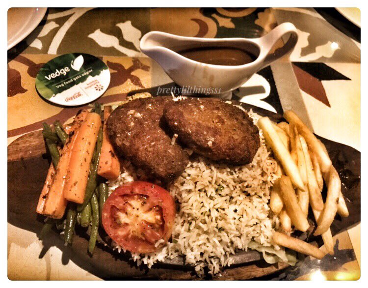 runawaysparkler's tweet photo. Beautiful Ambience; Great hospitality; Still Food is the real hero here...
.
I never thought i could enjoy vegetarian food so much...
So much fusion and strong and captivating taste.
#govedge #vedgeindia #vedgegetsedgier https://t.co/APCaXJcBX3