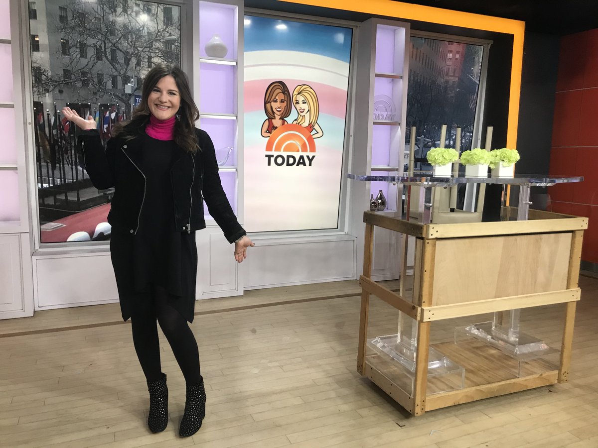 Sheridan_PR's tweet image. It's an exciting day for SPR! Our very own Maggie Forester is on the .@TODAYshow set getting ready for .@klgandhoda! Watch at 10 CT to see .@hattiejanes showcase their Unicorn Hot Chocolate for #NationalHotChocolateDay! #UnicornHotChocolate