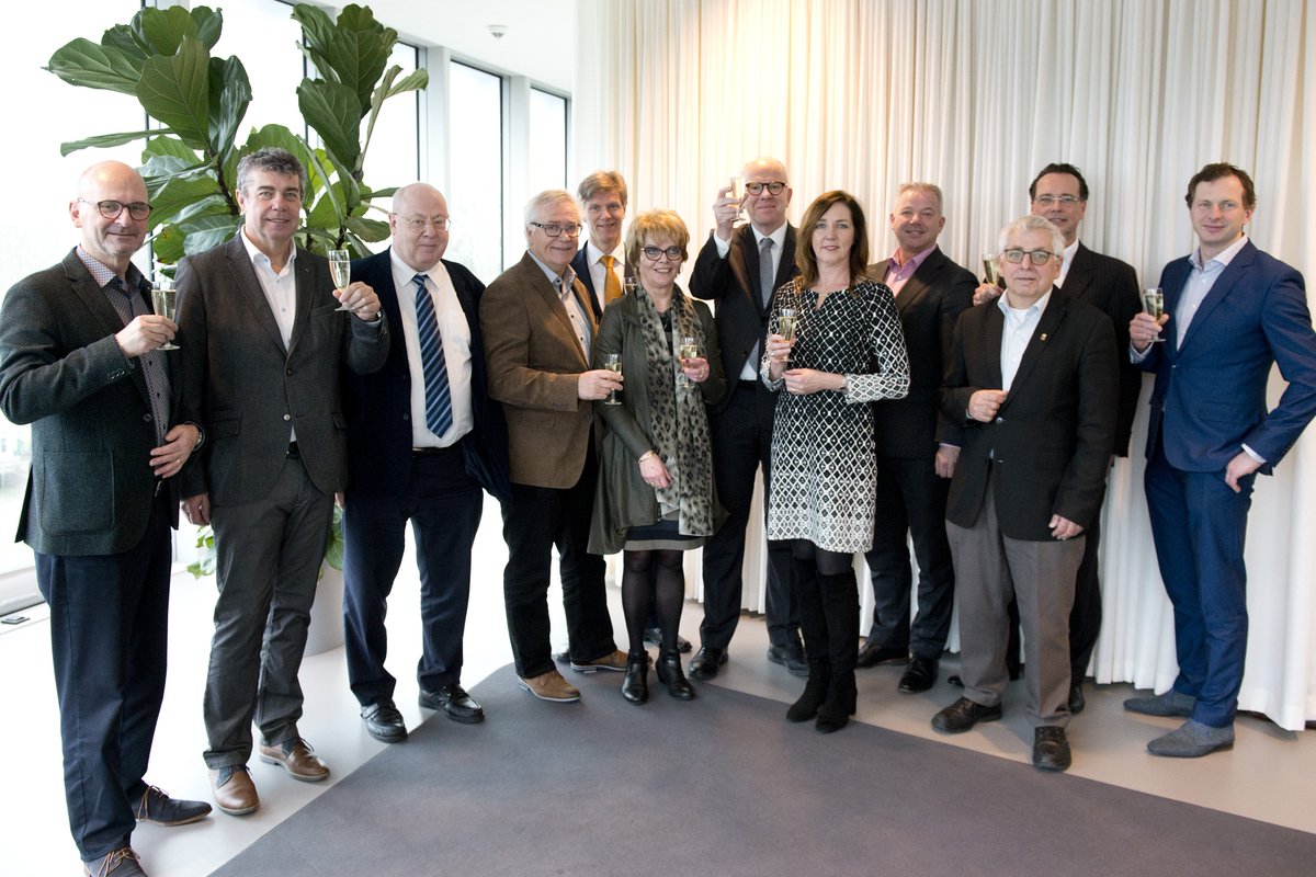 Ondertekening verlenging samenwerking Blueporthavens bij de sluisbediening van Rijkswaterstaat in Maasbracht: binnenvaart in <a href="/limburg/">Provincie Limburg</a> is cruciale schakel richting Europees achterland!