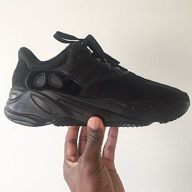 yeezy wave runner 700 black