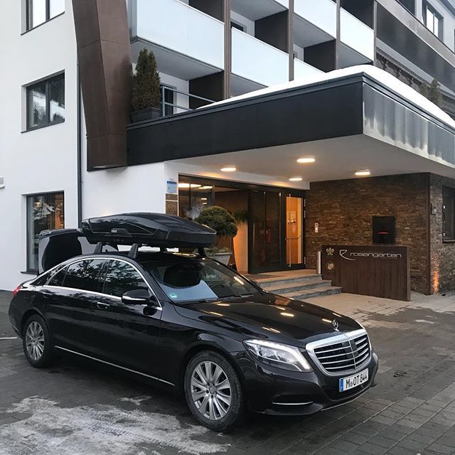 Shuttle4Friends's tweet photo. Transfer from Kirchberg in Titol to Munich Airport
#airporttransfer #shuttle4friends #skiholiday #munich #MUC #munichairport #visitaustria #kirchberg #tirol #sclass #mercedes #premium #thule #chauffeur #privatedriver #limousine #limousineservice #firstc… https://t.co/B3HZhB0k6B https://t.co/VMZS87WGZM