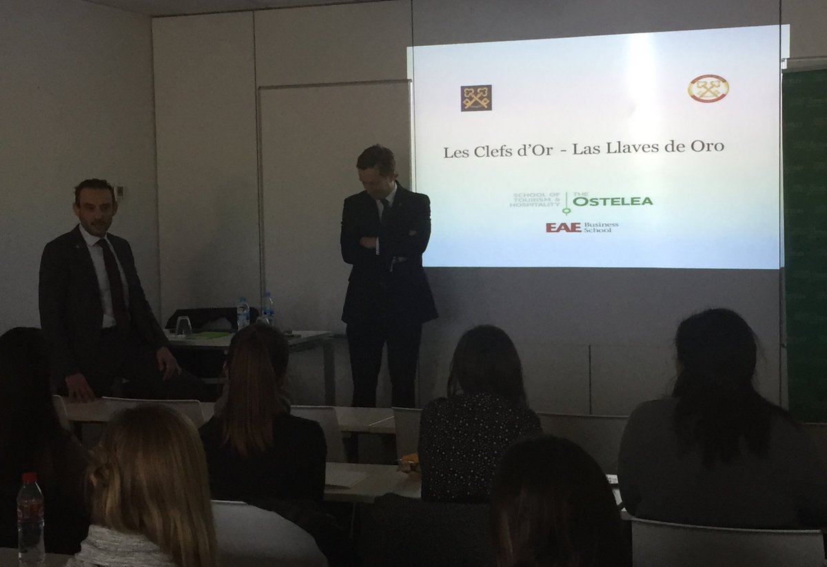 Conserjes <a href="/LesClefsdOrSP/">Les Clefs d'Or Spain</a> <a href="/ostelea/">Ostelea</a>: Borja Martín y Ernesto Pastor. Auténticos magos que con absoluta discreción convierten los deseos más inesperados de los clientes del hotel en experiencias reales. #hospitality #TrabajoenEquipo #LasllavesdeOro #concierge