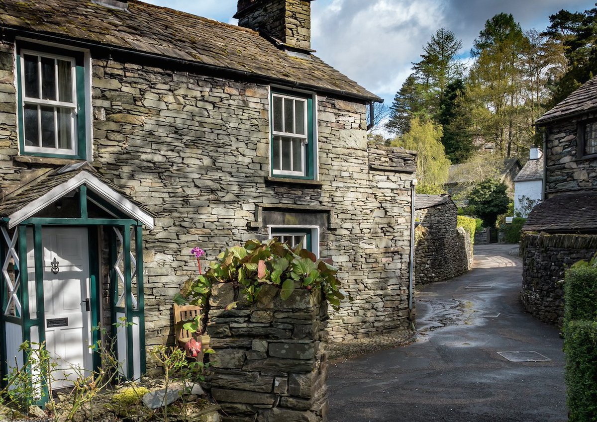 Quaintlyuk's tweet photo. The picture perfect village of Grasmere in Cumbria and home to the world's best gingerbread-yummy! #cumbria #lakedistrict #britishgift #lakedistrictgifts #lakedistrictbox #beatrixpotterbox #peterrrabbit #gifts #anglophile #british #subscriptionbox #subbox #surprise #gifts https://t.co/yrbzSQefe6