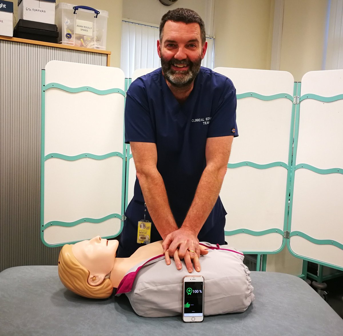 ELHT_DERI's tweet image. Stuart's just achieved 100% on the Manikin Challenge!  Who else is up for the challenge? #CASTeam #ResusTeam #lifesupport