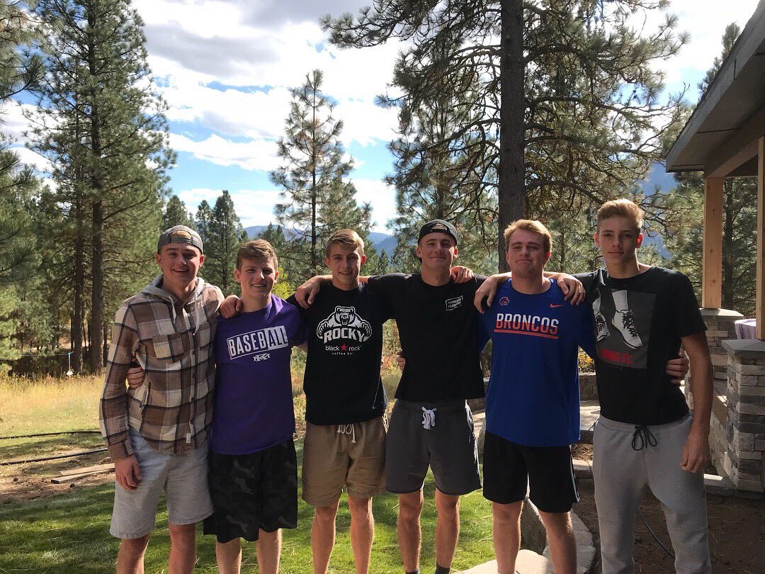 tylerseeger44's tweet photo. Happy birthday big guy, love you bro 💙 https://t.co/HIUrVUD6JT