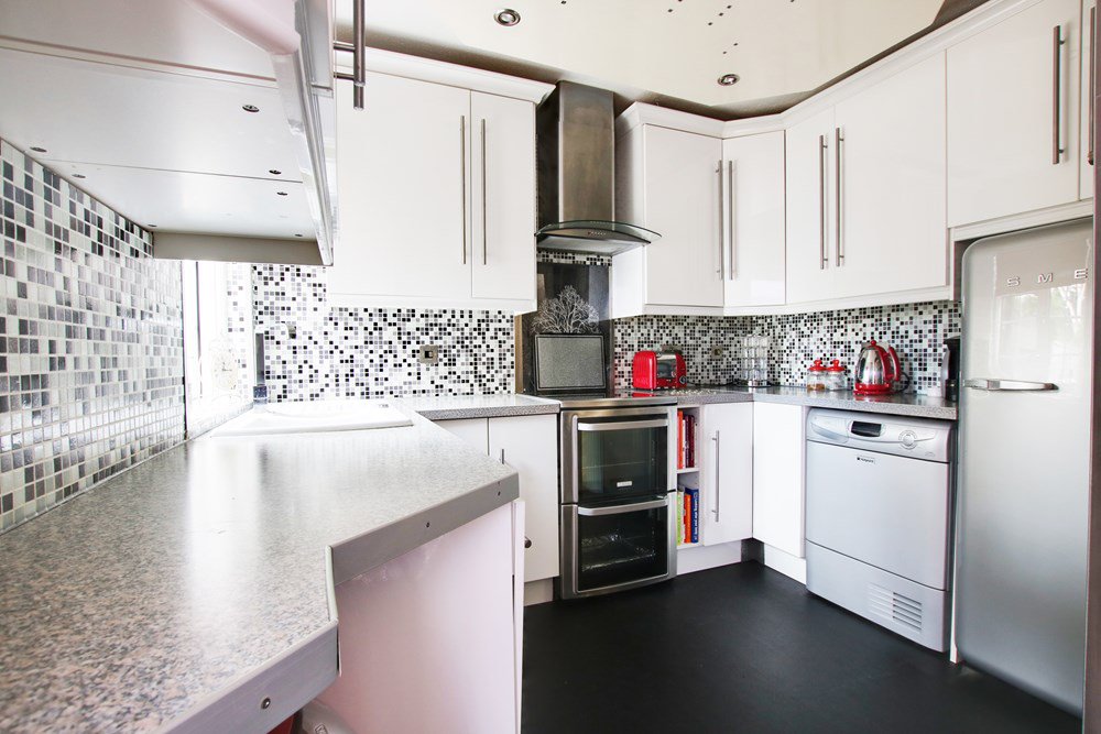 Stunning property in Bromley for sale. Find out more from the link below and arrange a viewing. bit.ly/2Eq28Lc #Bromley #property #mortgages #firsttimebuyer