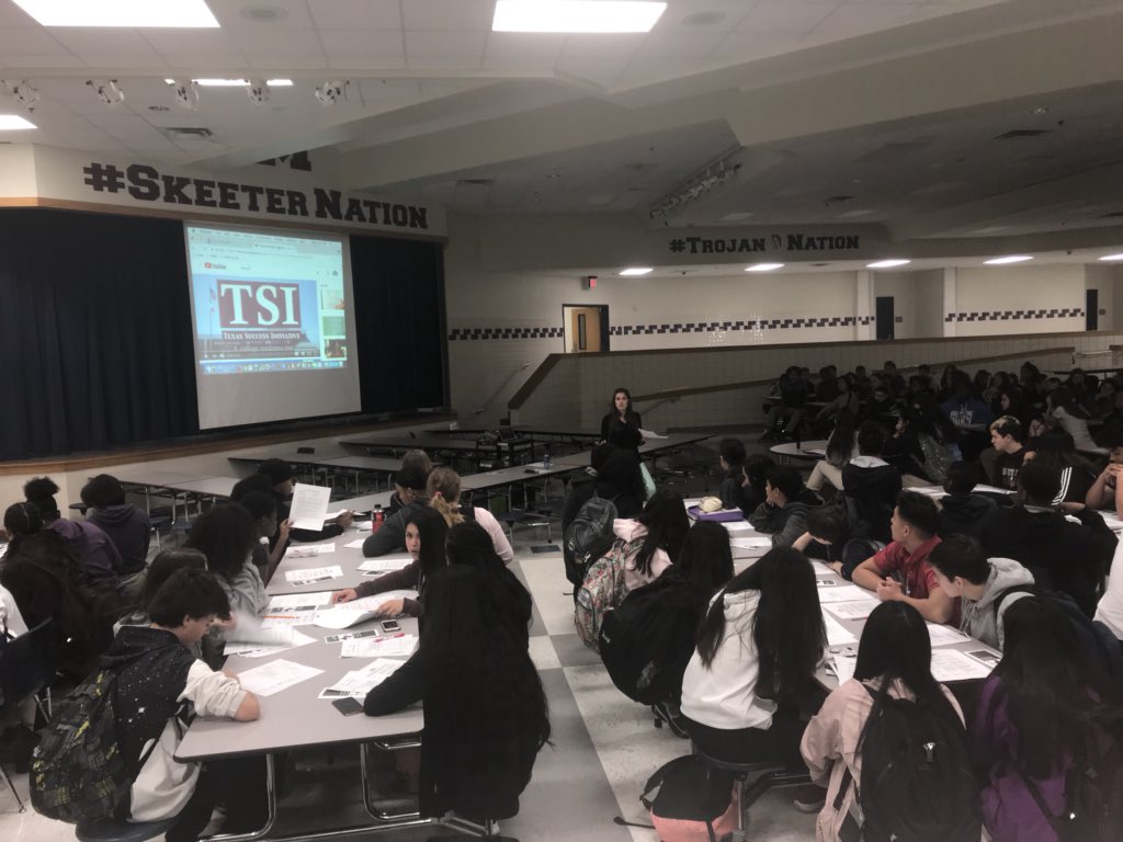 JennE_LPC's tweet photo. First step for our #classof2022 #futureskeeters. Today students are learning about #advancedacademic opportunities. Remember to sign up for the Remind so you can stay up to date! @agnewedu @MesquiteHS https://t.co/G3xZgA22eK