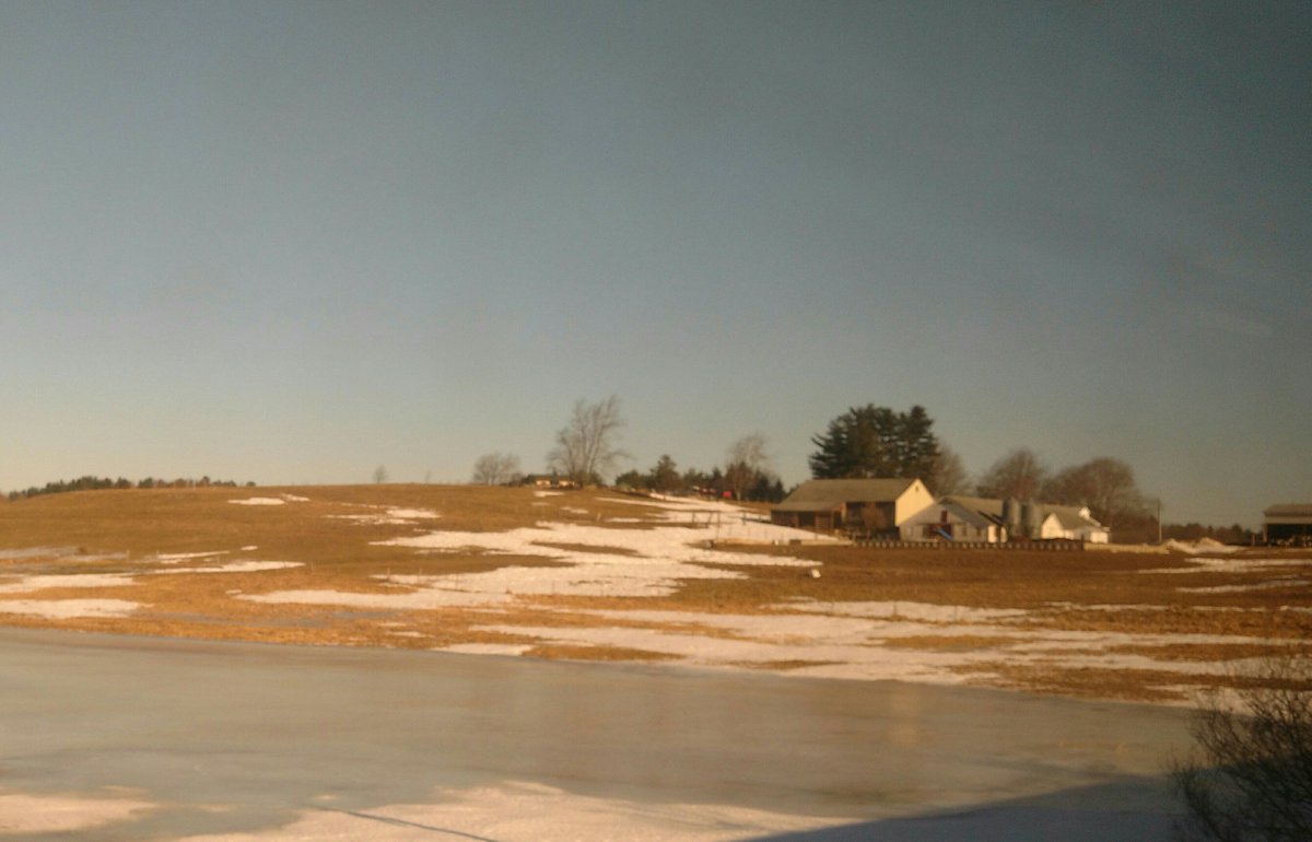 mimigoss's tweet photo. #Maine, "The way life should be," from Downeaster train to Boston this morning. @Amtrak https://t.co/5tBCUd1Eof