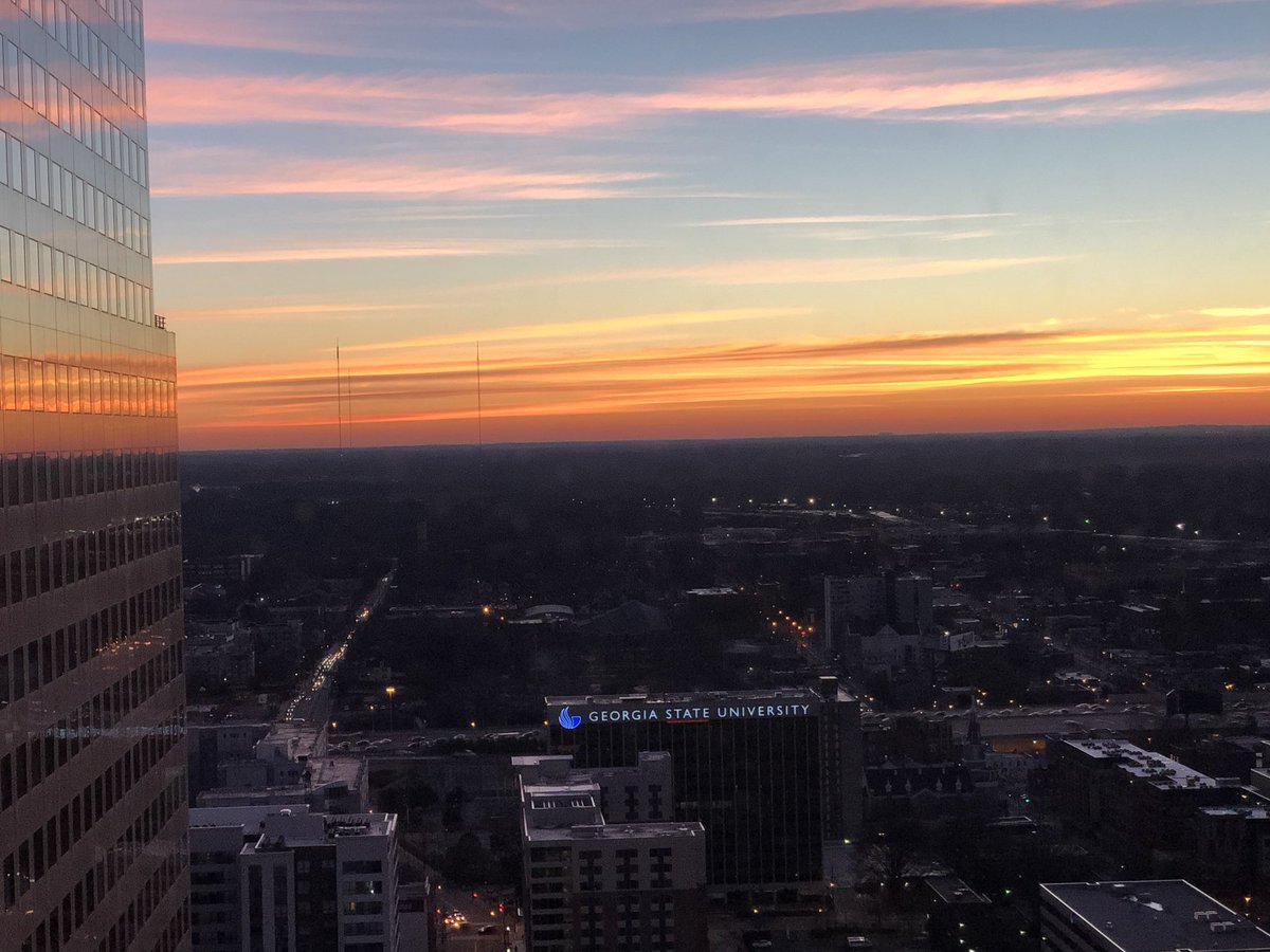CochranFirm_ATL's tweet photo. GM #awesomebeings Happy #LunarEclipse2018 #BlueMoon #SuperMoon2018 #Awesomeness #RareSuperMoon #BloodMoon #Ourlifetime #Miracles ATL #Moonin theWest #SunriseintheEast #Amazing https://t.co/5I9CgWlxsb