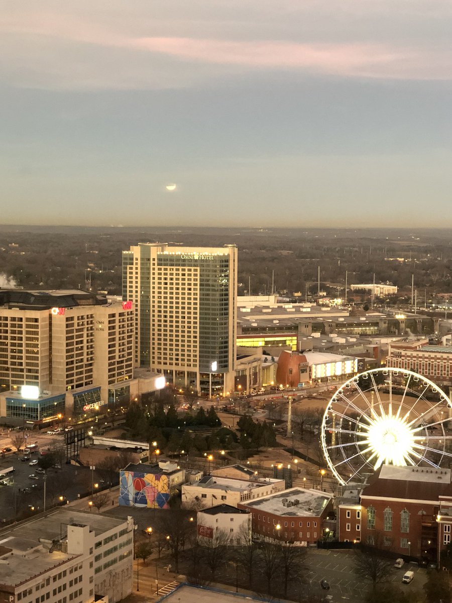 CochranFirm_ATL's tweet photo. GM #awesomebeings Happy #LunarEclipse2018 #BlueMoon #SuperMoon2018 #Awesomeness #RareSuperMoon #BloodMoon #Ourlifetime #Miracles ATL #Moonin theWest #SunriseintheEast #Amazing https://t.co/5I9CgWlxsb