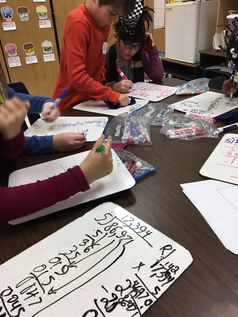 PaulaGVenezia's tweet photo. These 3rd graders are using a variety of strategies for loooong division. And learning new vocab-Gazzinta=Goes Into🤔 #outoftheboxthinkers #schoolfun @CoventryYC https://t.co/S5RIzxxUuq