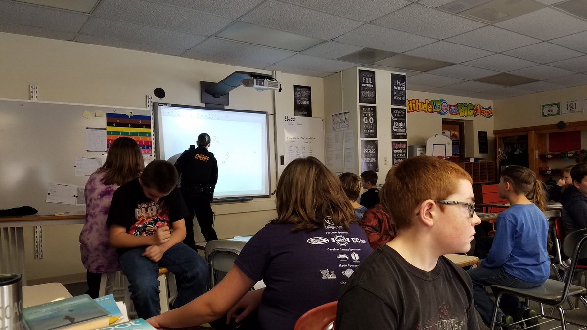 MW5thOConnor's tweet photo. Having fun in DARE with Deputy Edington..talking about communication and perspective https://t.co/sTPPDOwUdZ