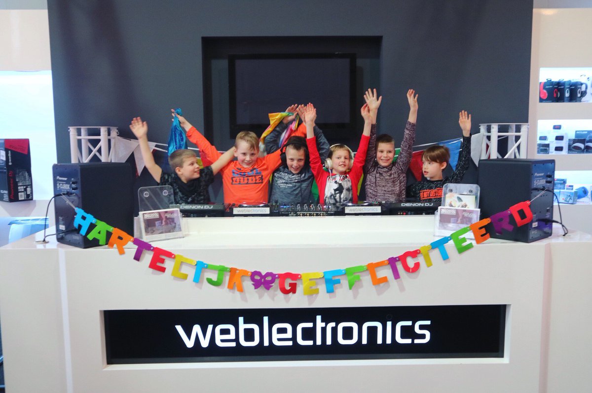 DJSchoolBenelux's tweet photo. Weer een geslaagde middag voor deze groep! #kinderfeestje #workshop #djschoolbenelux #djschool #dj #djing #djlife #djgear #electronics #electronic #electronicmusic #weblectronics #edm #dance #dancemusic #music #wlmusic #breda #benelux https://t.co/xBvKIcagkx
