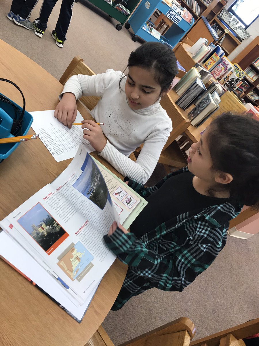 MES_MrsJildeh's tweet image. Thank you @MWES_Library for teaching us all about using an encyclopedia #oldfashionsrsearch #beforecomputers