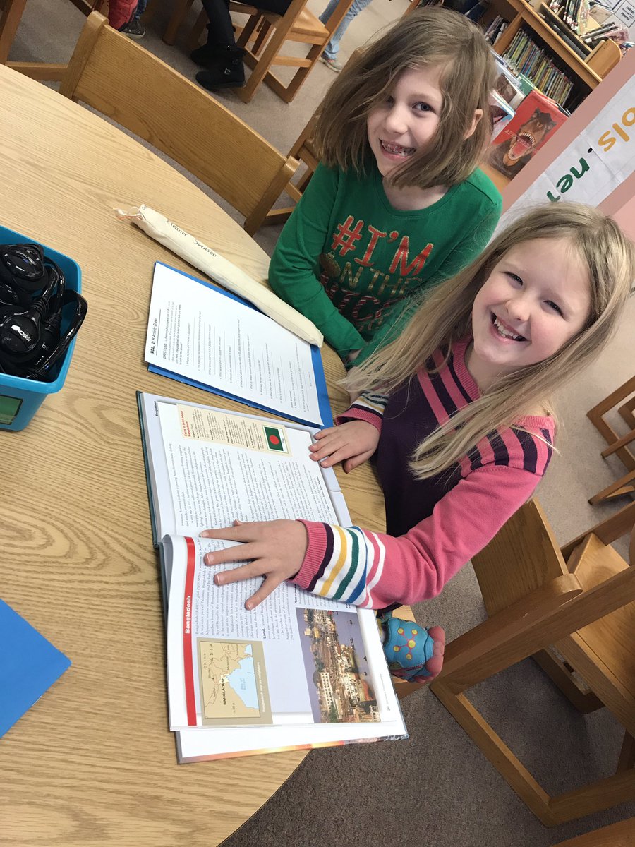 MES_MrsJildeh's tweet image. Thank you @MWES_Library for teaching us all about using an encyclopedia #oldfashionsrsearch #beforecomputers