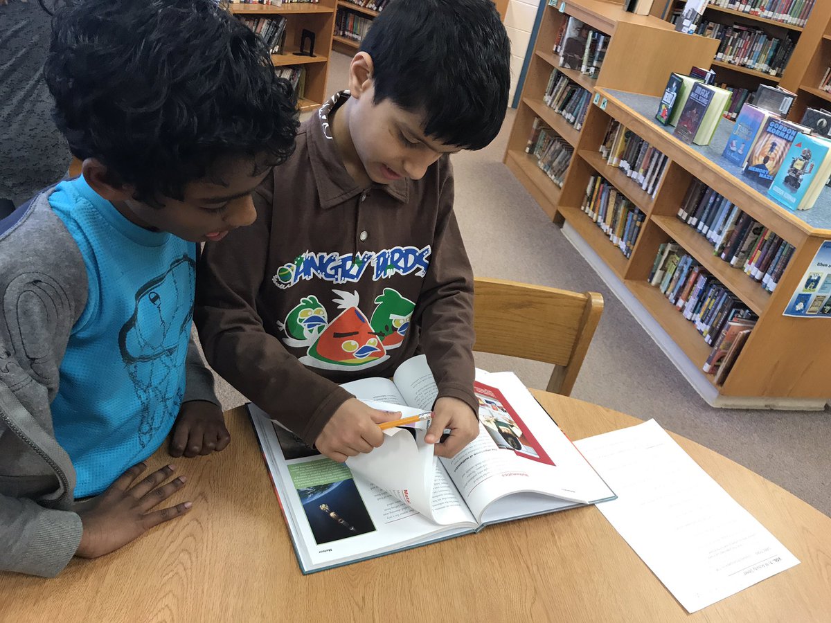 MES_MrsJildeh's tweet image. Thank you @MWES_Library for teaching us all about using an encyclopedia #oldfashionsrsearch #beforecomputers