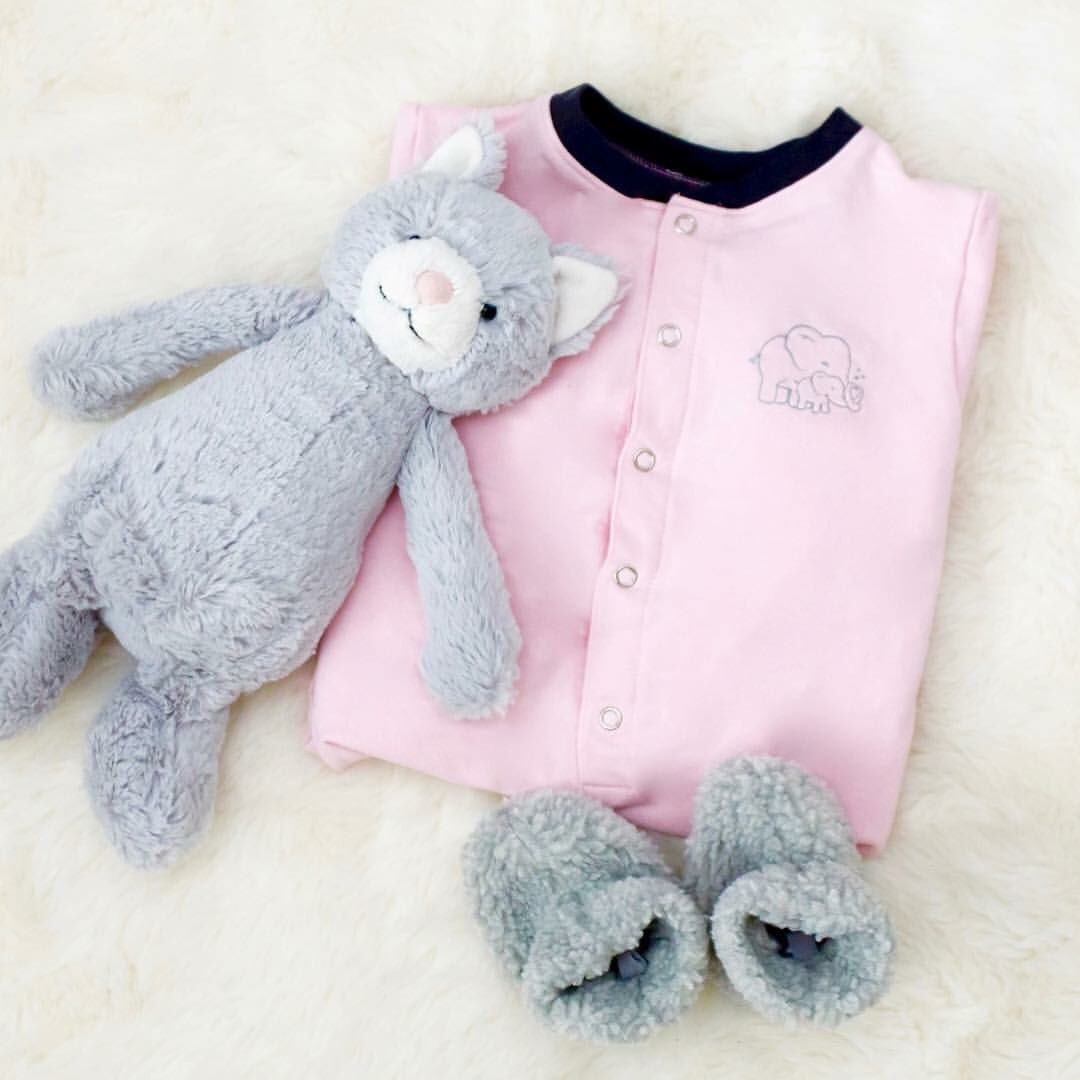 Pajameze's tweet photo. Need a Valentines Day gift for your little love? Wrap them in Pajameze made with ultra soft bamboo fabrics! So cozy and snuggly. 40% off till Sunday. promo code SALE at checkout. https://t.co/hf7ldnWfaH. 📷 @applers https://t.co/nD1PGGChvn
