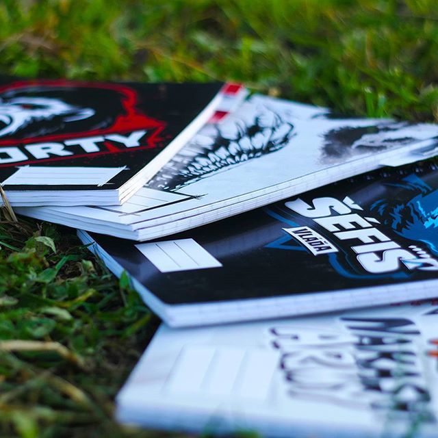RealGeekShop's tweet photo. Tak co, jak dopadlo výzo? POhoda? ODstaneš za odměnu třeba nějaký z našich parádních youtuberských multibloků? .
.
.
#vysvedceni #pololeti #multiblok #sefismerch #portymerch #realgeek https://t.co/Ofthmt3TjG