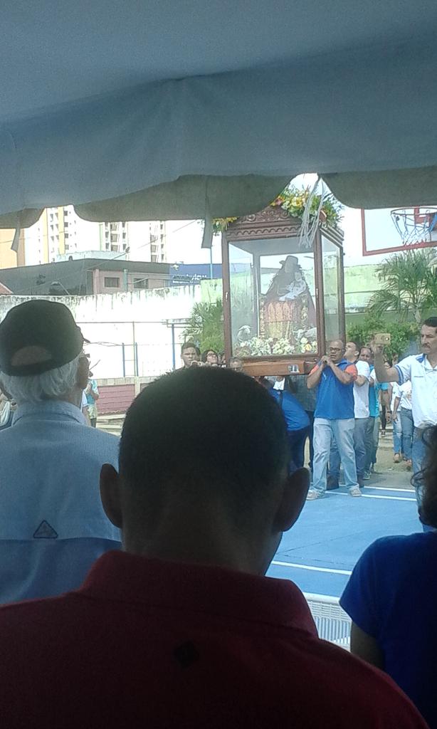 saina_eneal's tweet photo. Catee presente en actividad de fortunato con la divina pastora https://t.co/caHaz77MIv