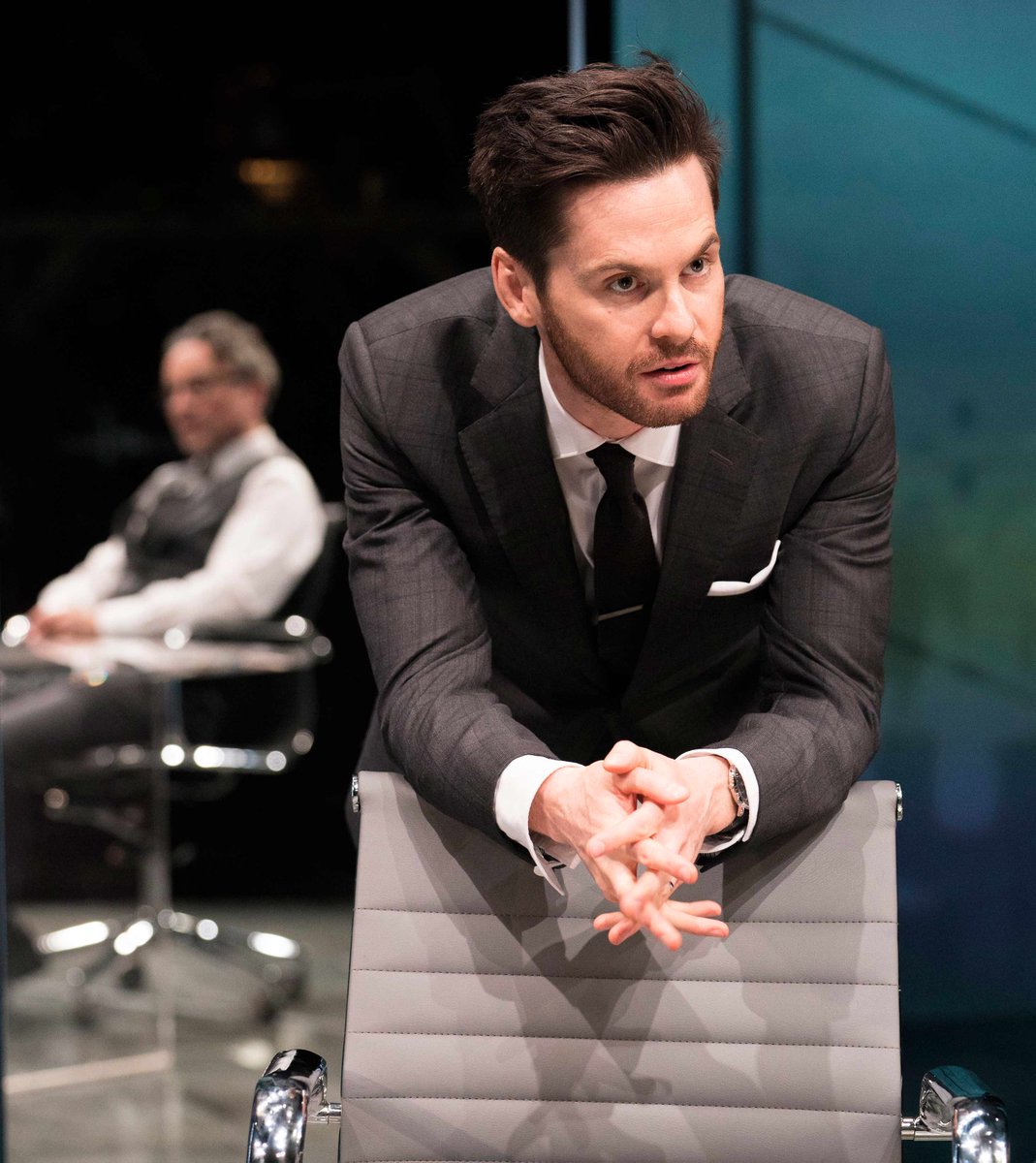 Hamps_Theatre's tweet photo. #HTDryPowder is in business 💼 💵 📈

See Hayley Atwell, @theBaldeDrama, Aidan McArdle and @thisisTomRiley in action with our new production photos: https://t.co/16FesUBAaz https://t.co/DDJaYAUbKV