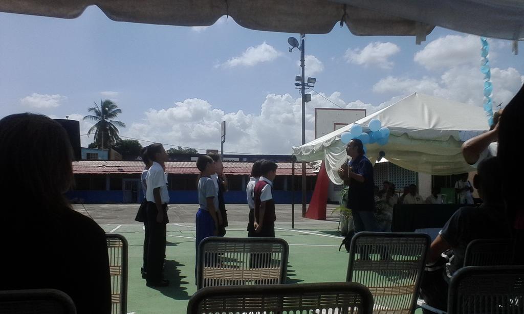 saina_eneal's tweet photo. Catee presente en actividad de fortunato con la divina pastora https://t.co/caHaz77MIv