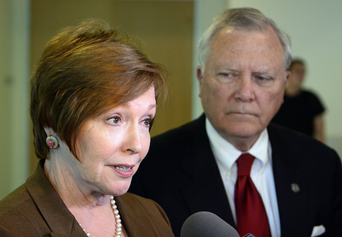 CDC director Brenda Fitzgerald resigns day after a report stated she purchased tobacco stock bit.ly/2Gvasdf?utm_so… https://t.co/uAll0LZ4vQ