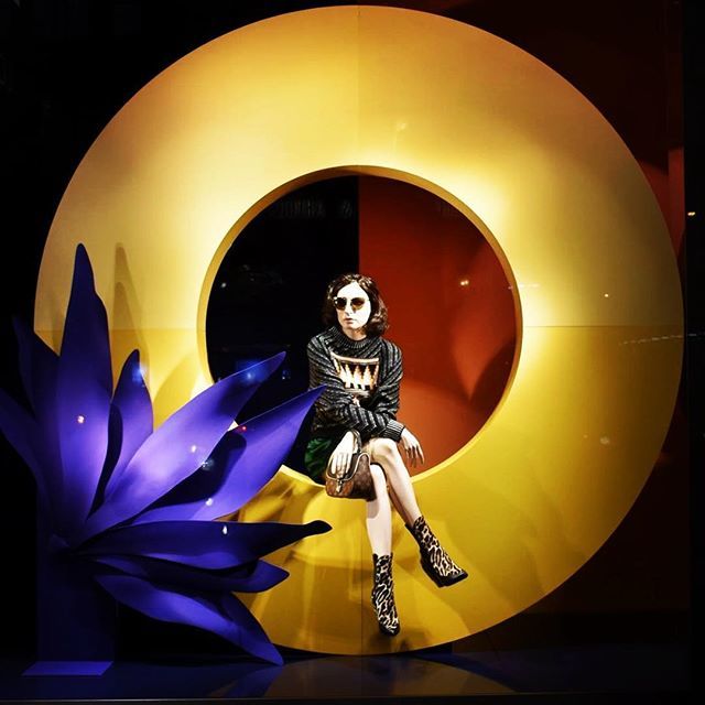 Louis Vuitton, 5th Avenue, New York City. 
#retail #retaildesign #gucci #newyork #neon #fashion #fashionblogger #fashionretail #window #windowdisplay #vm ift.tt/2rYd2FC