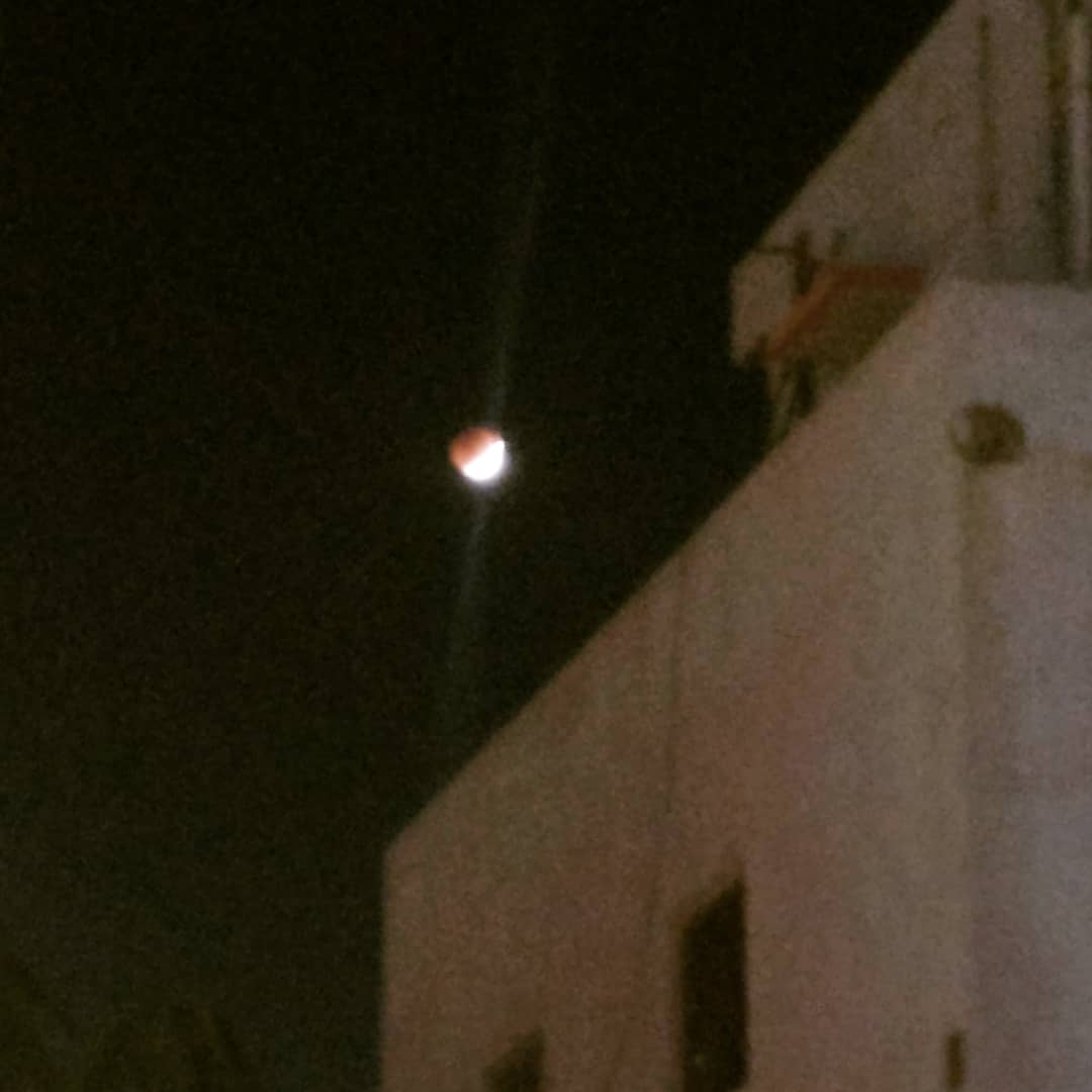 pragya25tweets's tweet photo. #BlueMoon #lunareclipse2018 #experience #MustWatch #memorycreated 
#supermoon #blurbutlovedit https://t.co/9PYAfwmLce