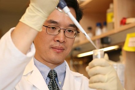 We're proud to share our own Dr. Alex Huang has received a $450,000 grant from <a href="/PediatricCancer/">National Pediatric Cancer Foundation</a>! This will allow him to study new approaches for #osteosarcoma, a #bonecancer that frequently occurs in children. Learn more via <a href="/CrainsCleveland/">Crain's Cleveland Business</a> bit.ly/DrHuangPCRFGra… #ThisIsRainbow