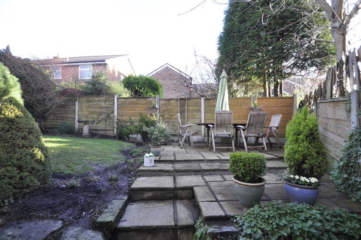 🆕New! Victoria Street #Hyde #Tameside Four Bedroom Semi Detached  🏡 #Family #Property Spacious Accommodation £365,000 ☎️ 0161 304 0000 bit.ly/2GzUr66