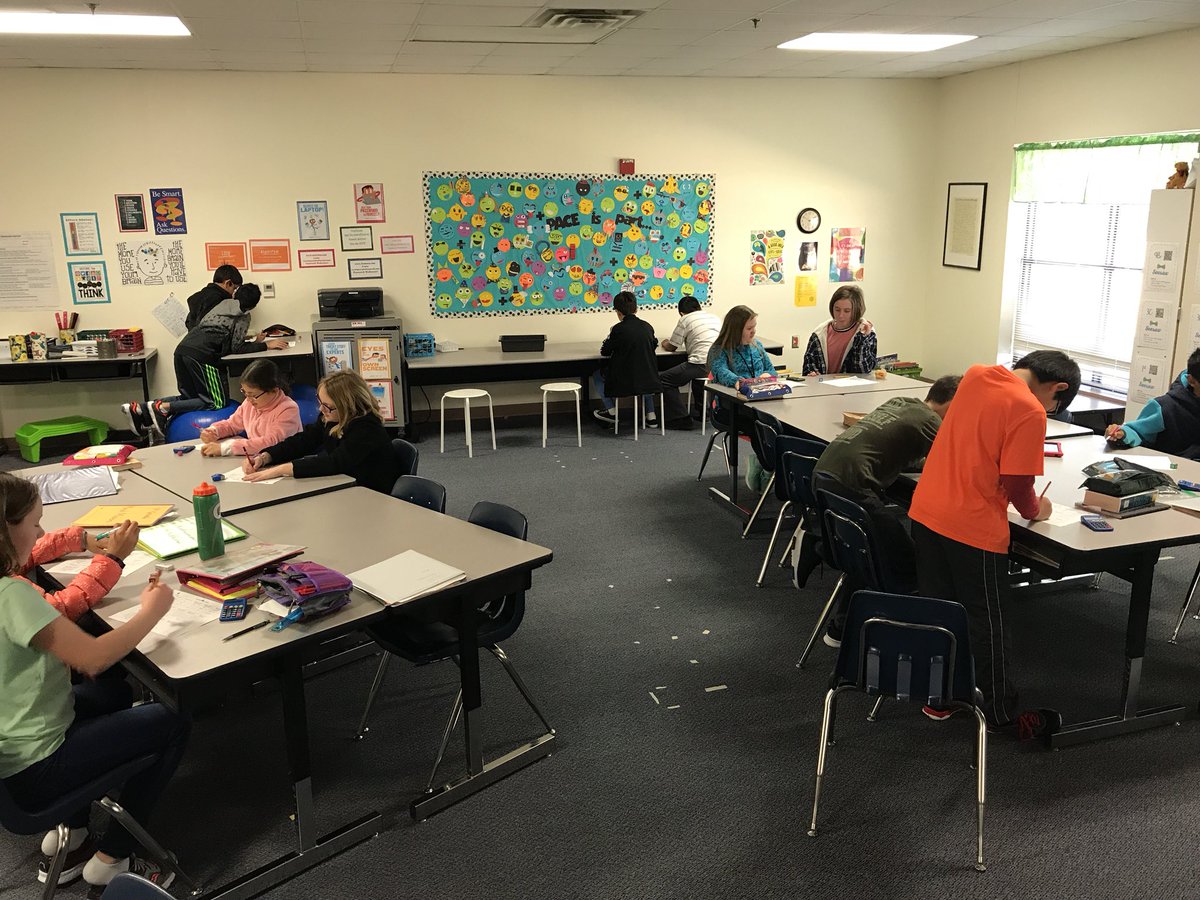 kimram4's tweet photo. Technology is fun but so are good old fashion dice! Trying to decide if we are making safe or risky investments. #WyattLearns https://t.co/qswBWONBfC