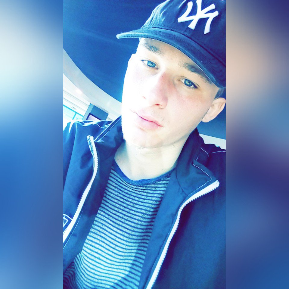 SlavisaRadovan4's tweet photo. Laku noc moja 
mala barbiko 
dzaba sve, al ja sam 
na te naviko 
usnama slucajno 
ali srcem beskrajno!!❣️💋❤️😍😊👌 https://t.co/IZAj0Wb3pV