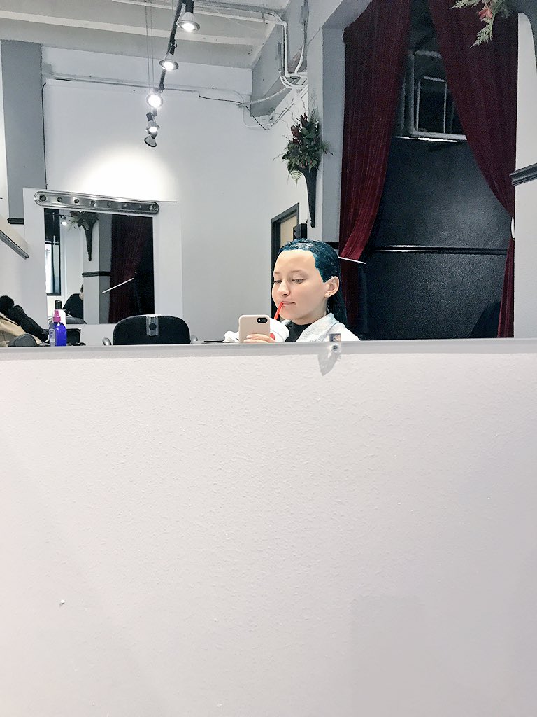 heyitsau_ra's tweet photo. dying it fresh ✨ https://t.co/Da9oMIWLvC