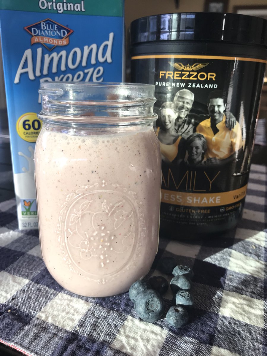 marciemarketing's tweet photo. Post surf sesh smoothie for my son - banana, strawberries, blueberries, Greek yogurt, #almondmilk and #frezzor @TakeFrezzor wellness shake >> https://t.co/dj86h3k7Kb https://t.co/1VY0TeVVxr